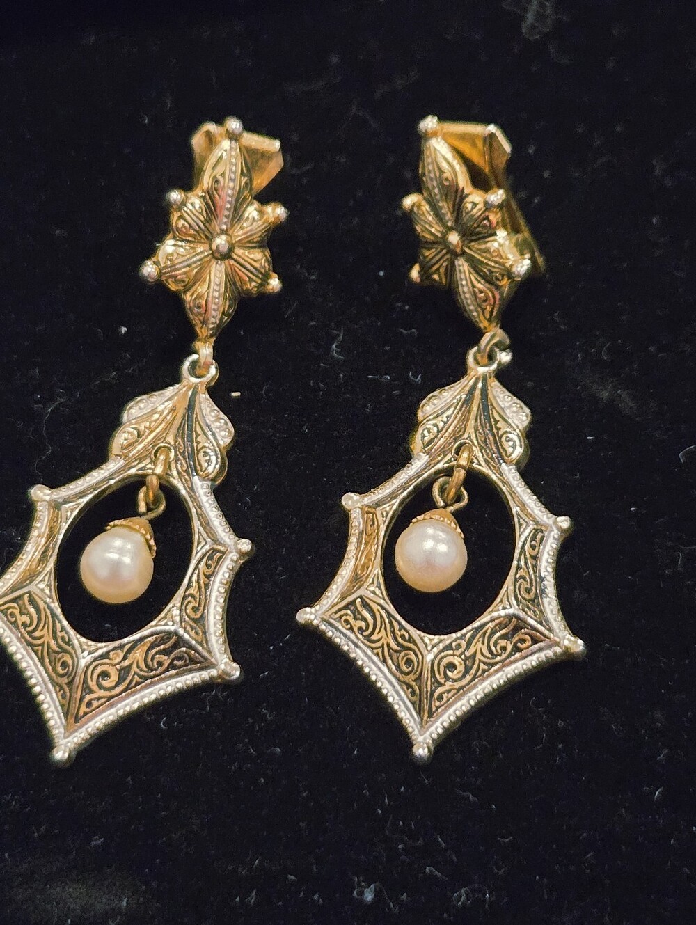 Vintage Gold Tone Pearl Drop Earrings - Elegant Women's Jewelry